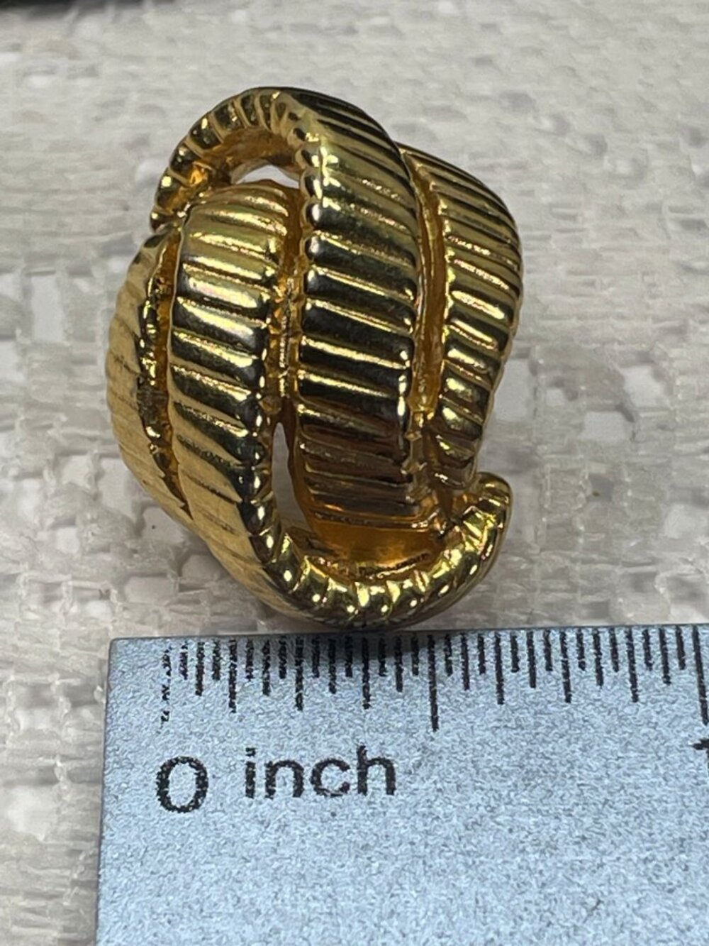 Vintage Gold Tone Ribbed Clip On Earrings Chunky Half Hoop Shrimp Textured 80s - Picture 10 of 10